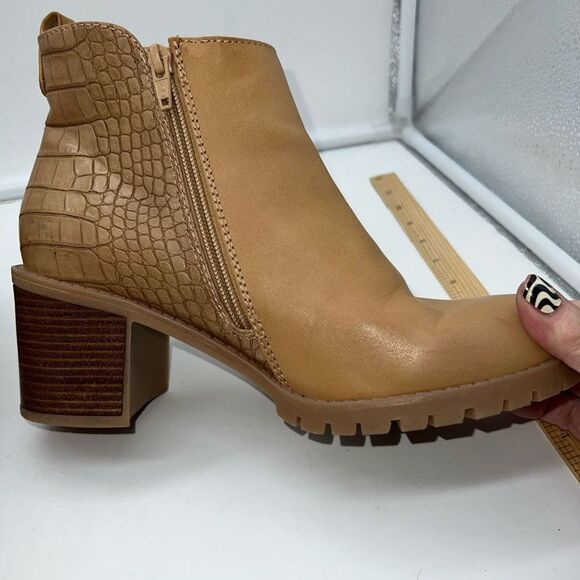 BareTraps Haile Chunky Sole Ankle Bootie - Picture 2 of 10